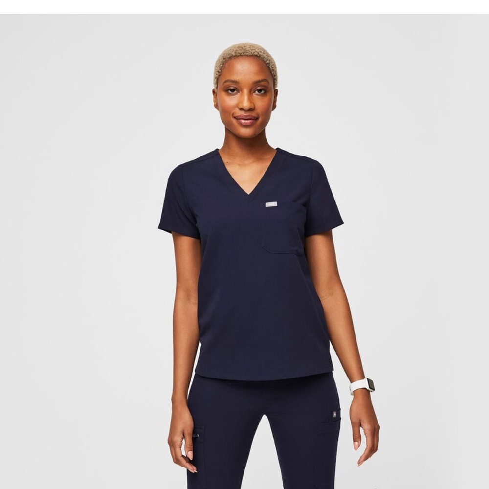 Figs Scrub Top in Navy